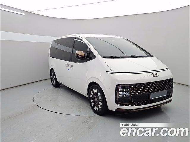 Hyundai Staria 2023 — photo 3