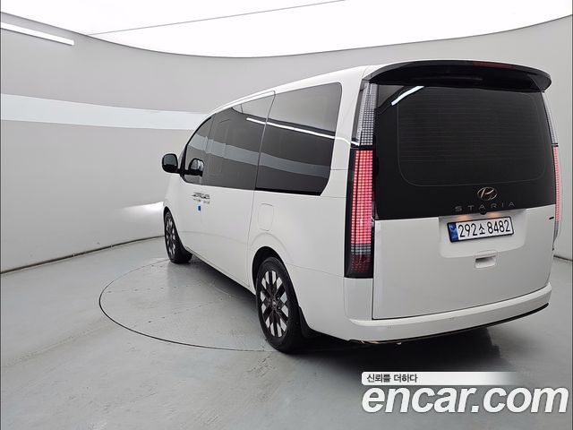 Hyundai Staria 2023 — photo 4