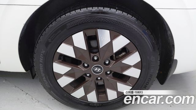 Hyundai Staria 2023 — photo 17
