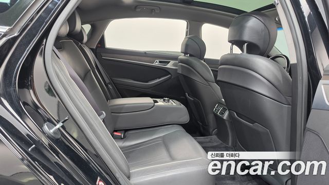 Genesis G80 2017 — photo 17