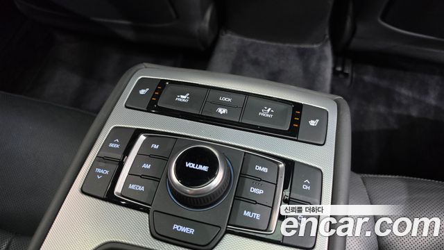 Genesis G80 2017 — photo 33