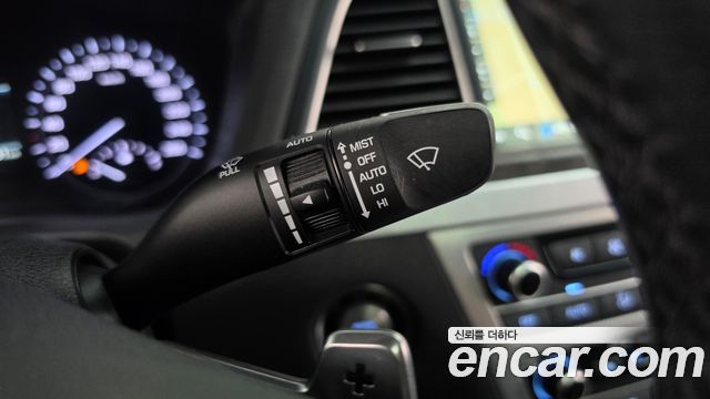Genesis G80 2017 — photo 36