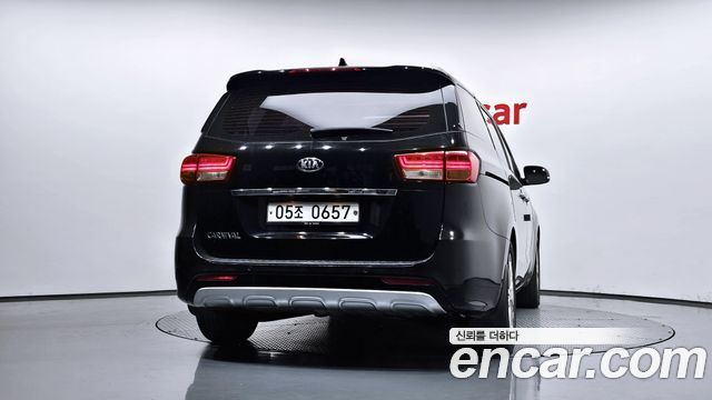 Kia Canival 2016 — photo 4