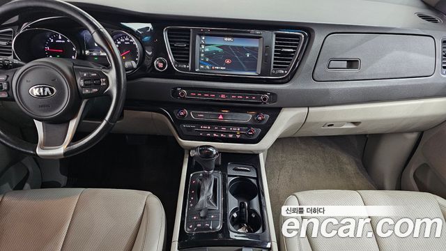 Kia Canival 2016 — photo 10