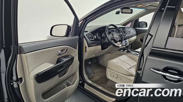Kia Canival 2016 — photo 13