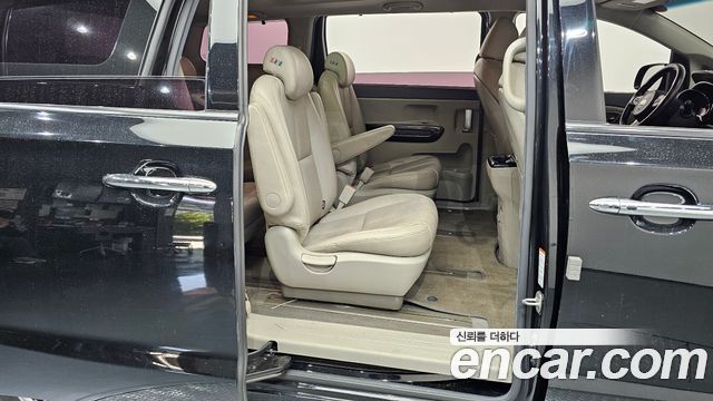 Kia Canival 2016 — photo 17