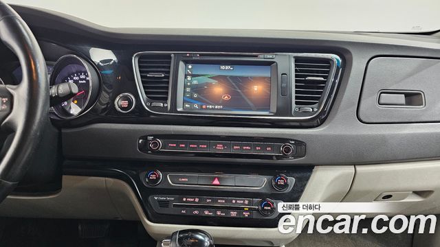 Kia Canival 2016 — photo 18