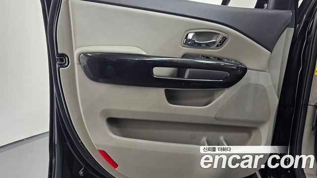 Kia Canival 2016 — photo 14