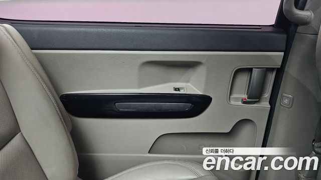 Kia Canival 2016 — photo 15
