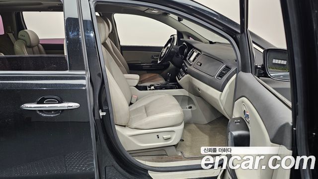 Kia Canival 2016 — photo 16
