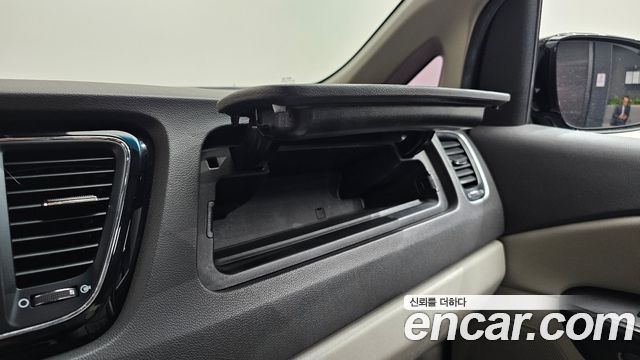 Kia Canival 2016 — photo 34
