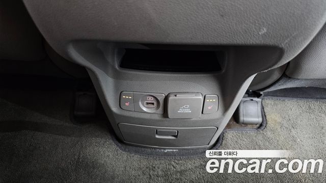 Kia Canival 2016 — photo 35