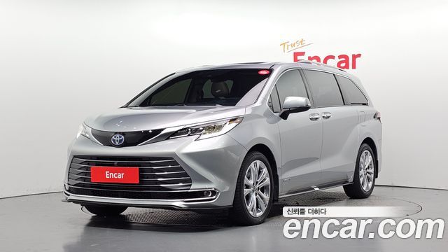 Toyota Sienna 2021 — photo 1