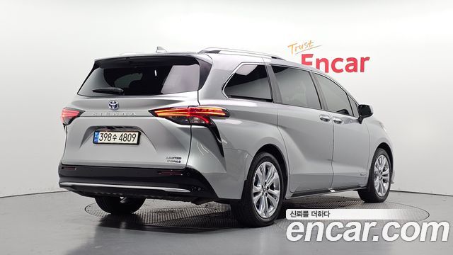 Toyota Sienna 2021 — photo 2