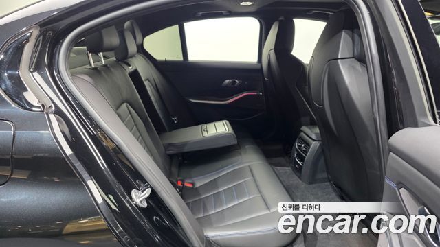 BMW 3-Series 2023 — photo 18