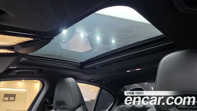 BMW 3-Series 2023 — photo 24
