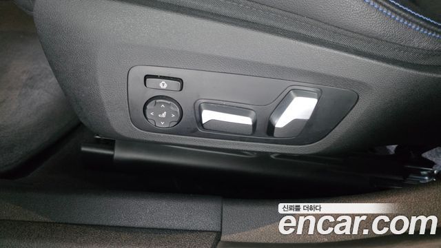 BMW 3-Series 2023 — photo 25