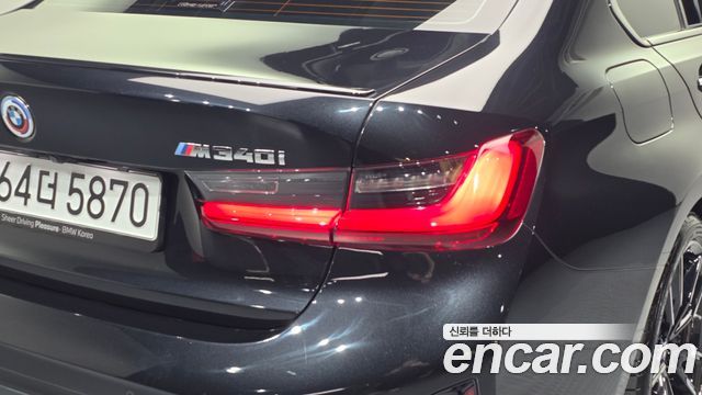 BMW 3-Series 2023 — photo 9