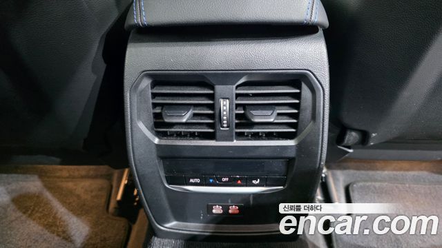 BMW 3-Series 2023 — photo 36