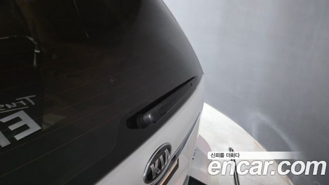 Kia Canival 2013 — photo 29