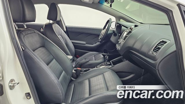 Kia K3 2018 — photo 11