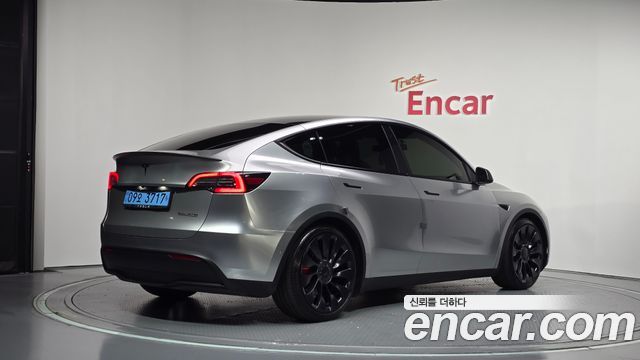 Tesla Model Y 2022 — photo 2