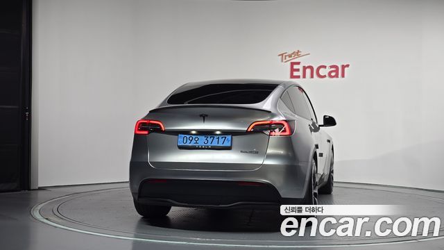 Tesla Model Y 2022 — photo 4