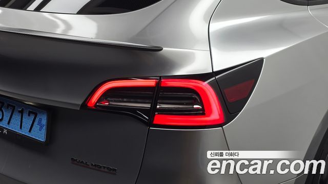 Tesla Model Y 2022 — photo 9