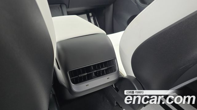 Tesla Model Y 2022 — photo 32
