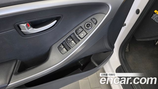 Hyundai i30 2012 — photo 28