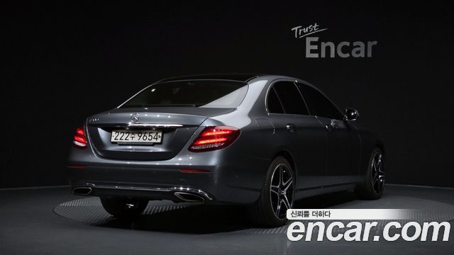 Mercedes-Benz E-Class 2017 — photo 2