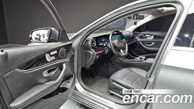 Mercedes-Benz E-Class 2017 — photo 10