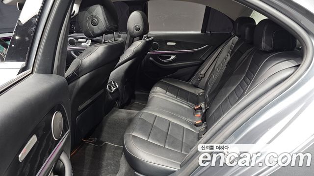 Mercedes-Benz E-Class 2017 — photo 11