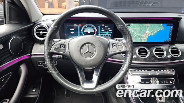 Mercedes-Benz E-Class 2017 — photo 12