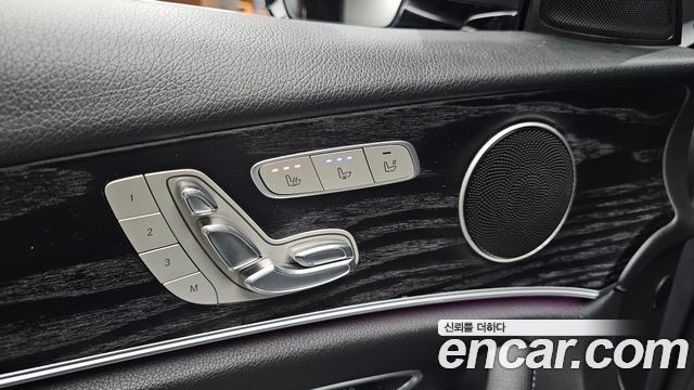 Mercedes-Benz E-Class 2017 — photo 19
