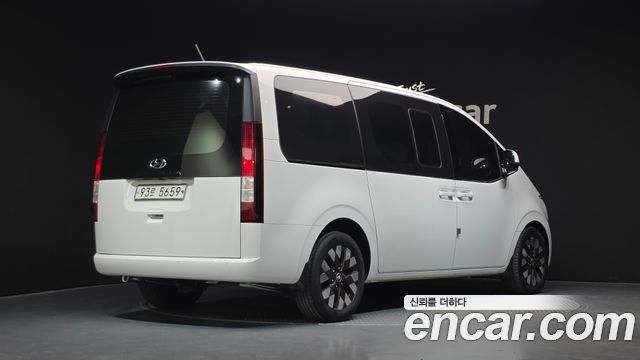 Hyundai Staria 2022 — photo 2