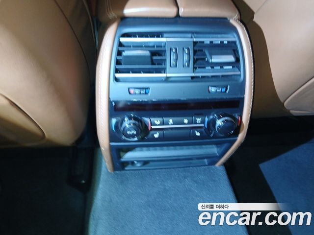 BMW 7-Series 2015 — photo 10