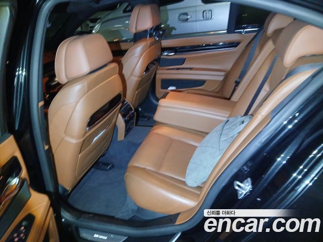 BMW 7-Series 2015 — photo 18