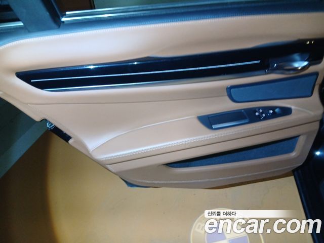 BMW 7-Series 2015 — photo 19