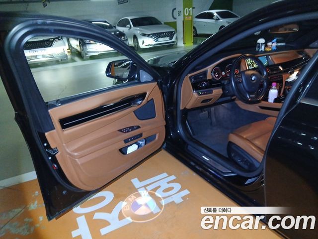 BMW 7-Series 2015 — photo 21