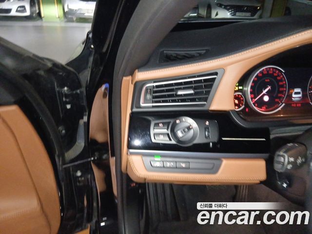 BMW 7-Series 2015 — photo 13