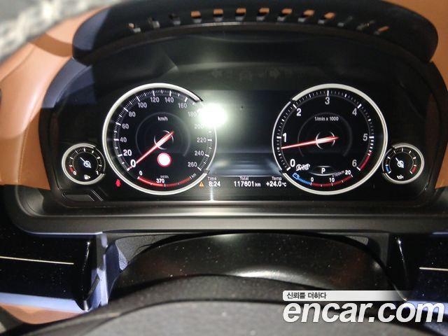 BMW 7-Series 2015 — photo 14