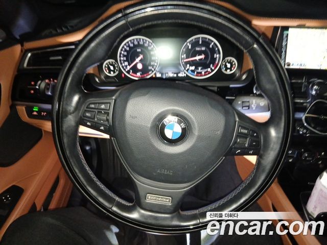 BMW 7-Series 2015 — photo 16