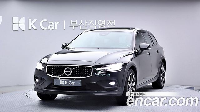 Volvo V60 2023 — photo 1