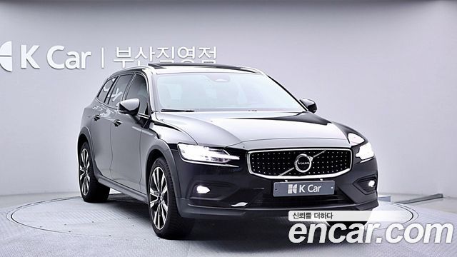 Volvo V60 2023 — photo 2