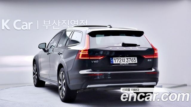 Volvo V60 2023 — photo 3