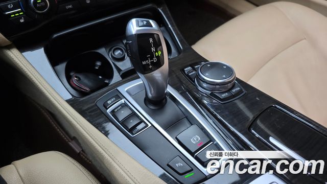 BMW 5-Series 2015 — photo 9
