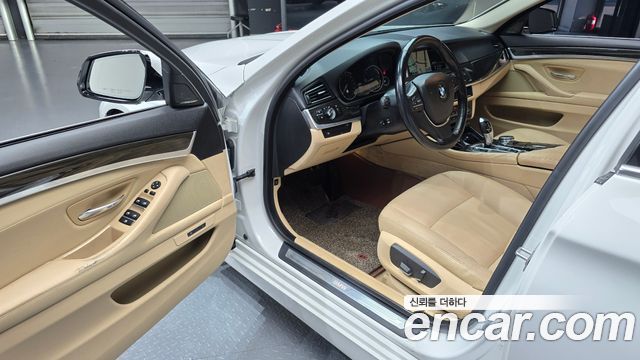 BMW 5-Series 2015 — photo 10