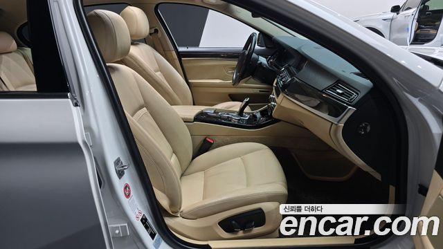 BMW 5-Series 2015 — photo 11