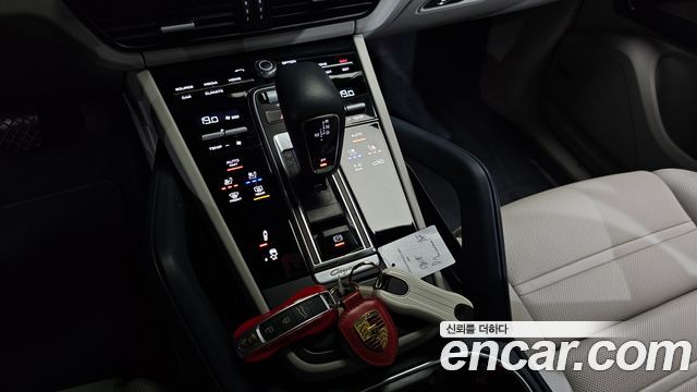 Porsche Cayenne 2022 — photo 12